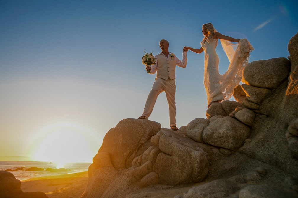 Cabo wedding photographer- bride and groom on rocks